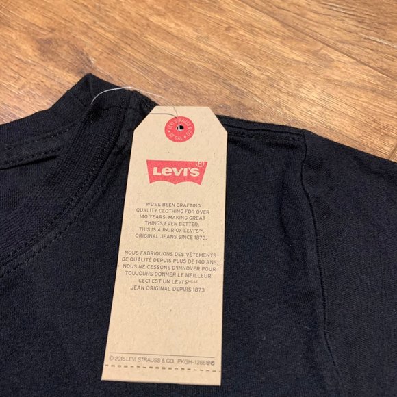 Boys grey on black Levi's T-shirt - Picture 5 of 9